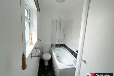 Flat bathroom ii.jpg