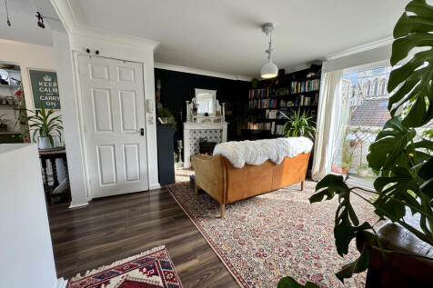 1 Bedroom Purpose Built Flat - For Sale