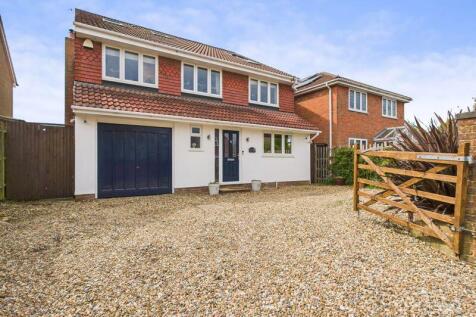 FRONT ASPECT & DRIVEWAY