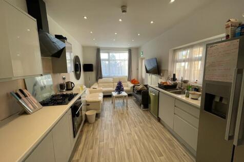 7 Bedroom Terraced in M14 6RX
