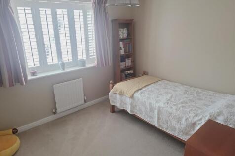 6 Larbourne