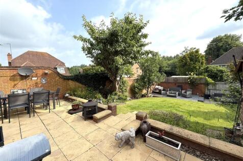 1 THORN CLOSE REAR 3.jpeg