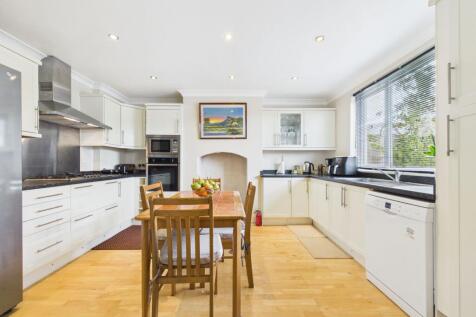 Kitchen/ Dining Room