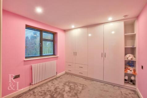 30 Carsington Crescent (3).jpg