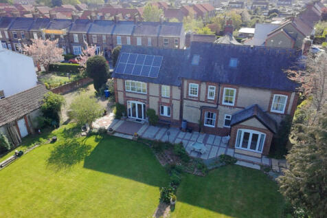 7 Bedroom Detached House- For Sale