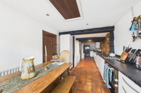 CAM02909G0-PR0488-STILL009