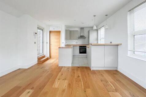 Kitchen/ Living Room