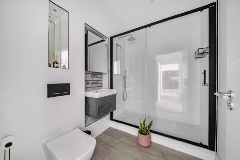 1358514-12-68d6b7...