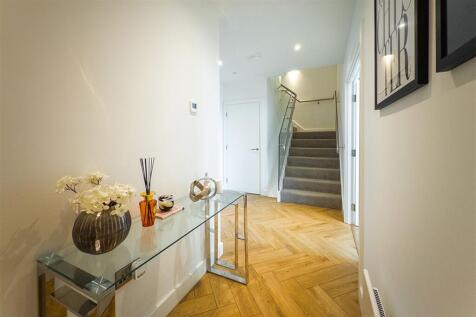 3 bed, 3 bath Penthouse in Manchester - Photo 5