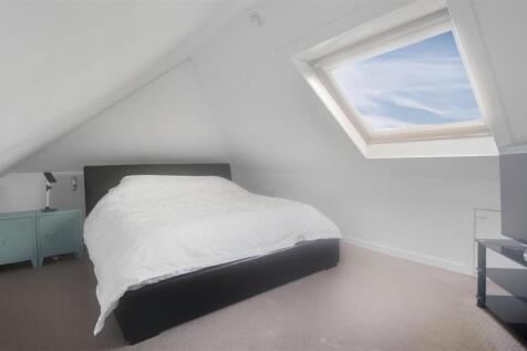 32 Bishopstone Drive (9).jpg