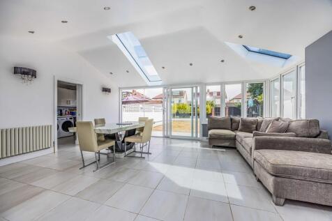 3 Tregaron Avenue...