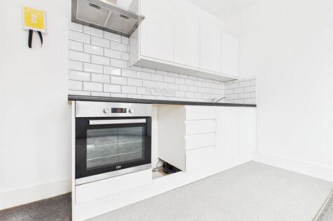 Studio Room: Kitchen