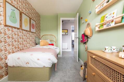 The third bedroom is perfect for a child&#39;s room, with ample space for dreaming, playing &amp; growing.