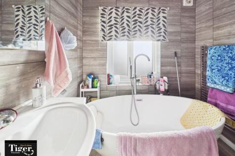 CAM02176G0-PR0757...