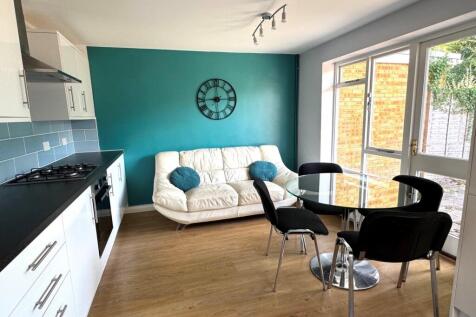 54 Nobles Way - Kit din Left