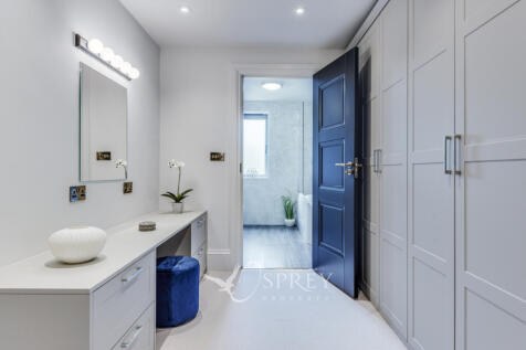 Dressing Room to Gue