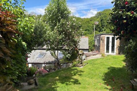 cmIvy Rear Garden.jpg