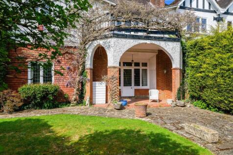 WALTON HEATH COTTAGE- (28).jpg