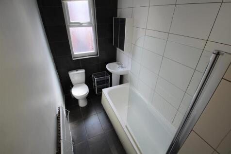 Bathroom 1.jpg