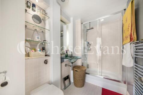 St Davids Square, Is