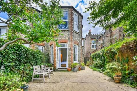 LONG LET. This beautifully presented two bedroom ground floor garden flat Features a sunny reception room with bay windows and fireplace, well equipped kitchen and ain bedrooms leading into a beautifu