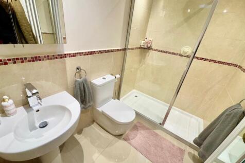 En-suite Bedroom 2.jpg