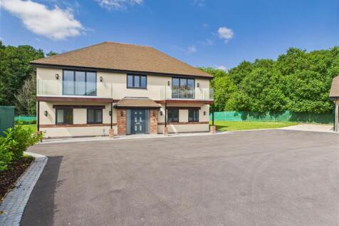 6 bedroom Detached for sale