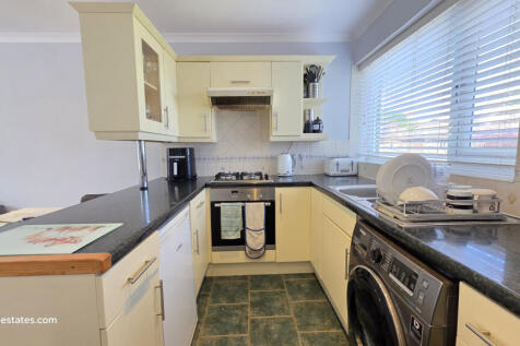 2 bed maisonette for sale Burnside Close, Barnet