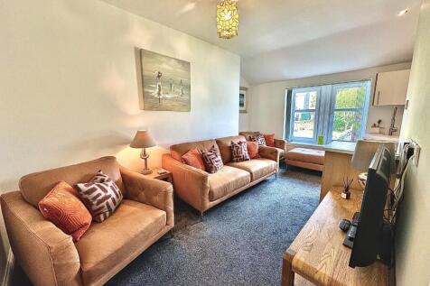 LIVINGROOM/KITCHEN
