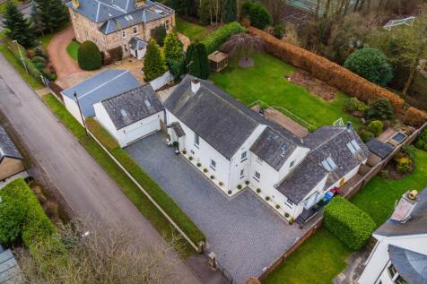 4 bed, 3 bath Detached in Glasgow - Photo 4