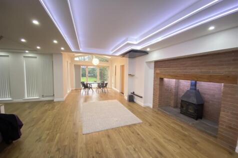 Impressive Lounge/Family Room