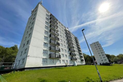 Deposit Free Option Available. Situated in the POPULAR LOCATION of LS16 just off the Ring Road, this THREE BEDROOM apartment is available this Summer.