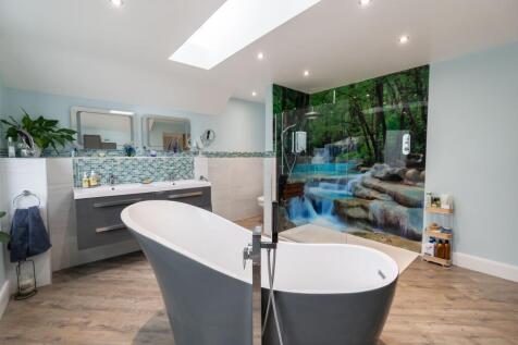 En-suite to Principal Bedroom