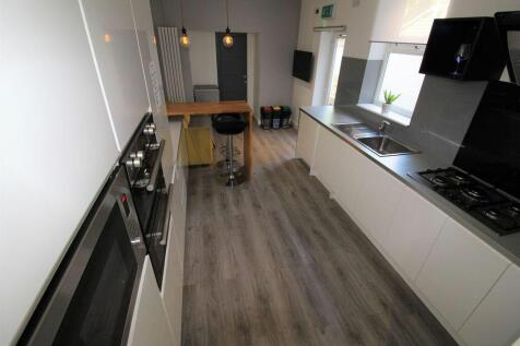 Furbished room to let - All bills and WI-FI included