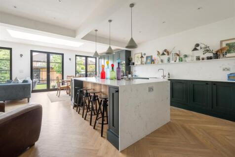 Beacontree Avenue, E17