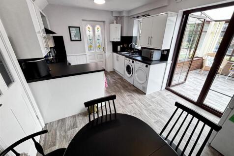 Open Plan Kitchen and Dining Room