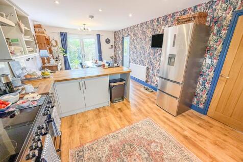 Kitchen/ Dining Room