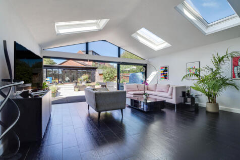 Kitchen/reception