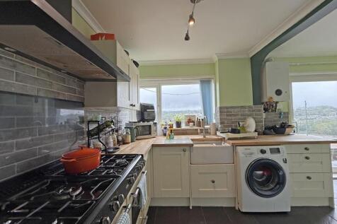 Cockington Walk 14 - Kitchen.jpg