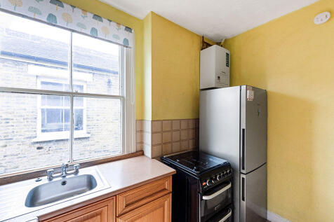 2 bed, 1 bath Flat in london - Photo 8