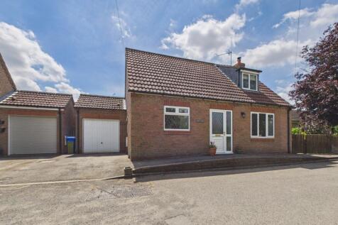 3 Bedroom Detached Chalet Bungalow - For Sale