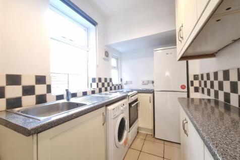 FITTED KITCHEN