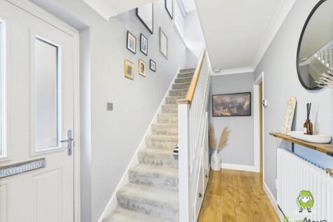 EweMove Basingstoke Avon Road Entrance Hall