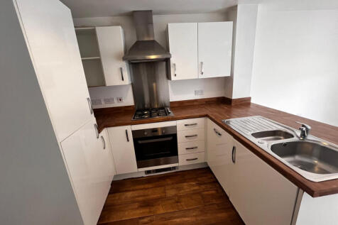 A magnificent house in a wonderful location, offering amazing comfortable living and convenience with simplicity. with gas central heating, double glazing, modern fitted kitchen and bathroom, ground f