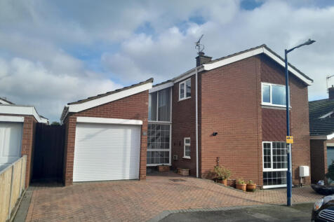 A large 3-bedroom detached house in Old Felixstow