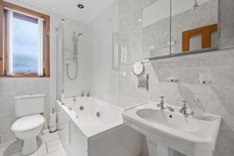 3 bed, 1 bath Semi-Detached Bungalow in Leeds - Photo 9