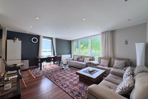 Lounge/kitchen/dining area