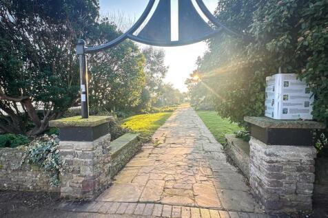 CLACTON SEA FRONT & PUBLIC GARDENS