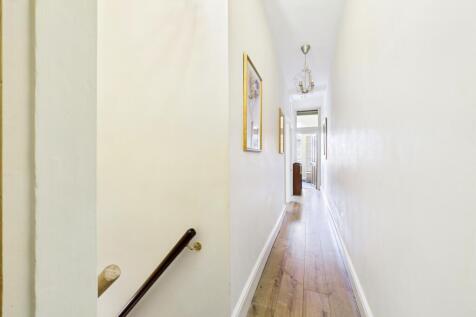 CAM05192G0-PR0144-STILL025