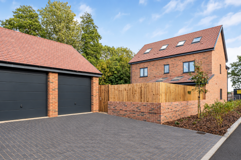 Plot 10 garage & driveway AI edited